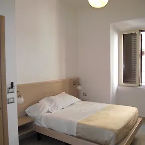 Konukevi Giorni A, Roma