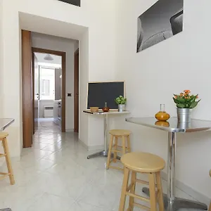 Oda ve Kahvaltı Nicetomeetyou, Roma